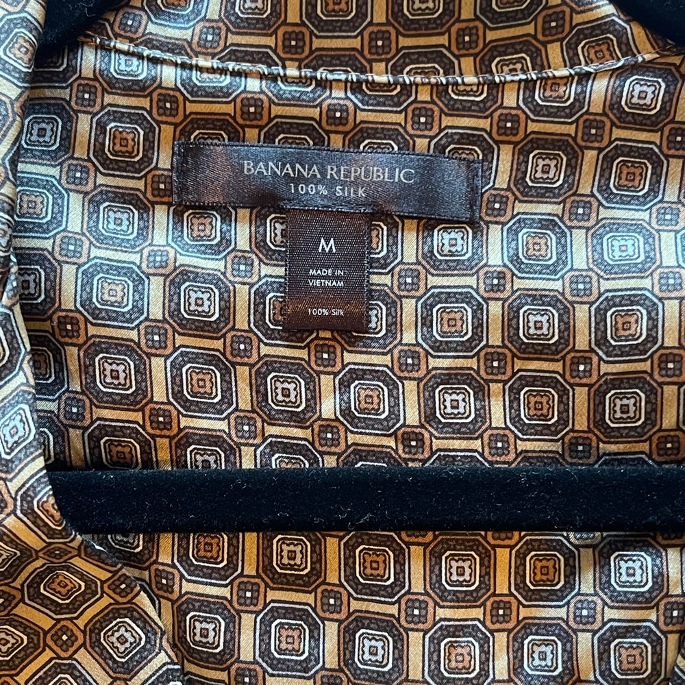 Banana Republic M 100% silk never worn. - Picture 3 of 4